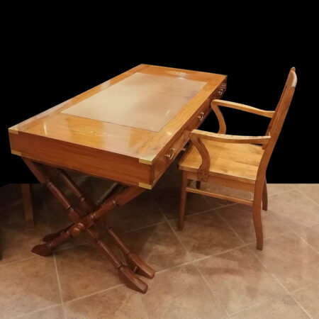 лот №F000351 - Письменный стол и кресло