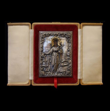 лот №I000226 — Икона в футляре «Святая Варвара»